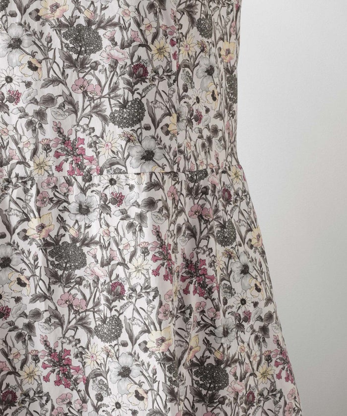 ノースリーブ ウエスト切り替え ワンピース Made with Liberty Fabric グレー ブルー ノースリーブウエスト切り替えワンピースMade with Liberty Fabric HUIT