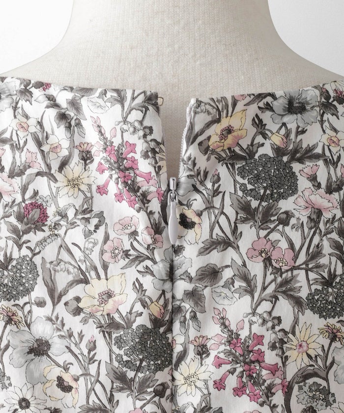 ノースリーブ ウエスト切り替え ワンピース Made with Liberty Fabric グレー ブルー ノースリーブウエスト切り替えワンピースMade with Liberty Fabric HUIT