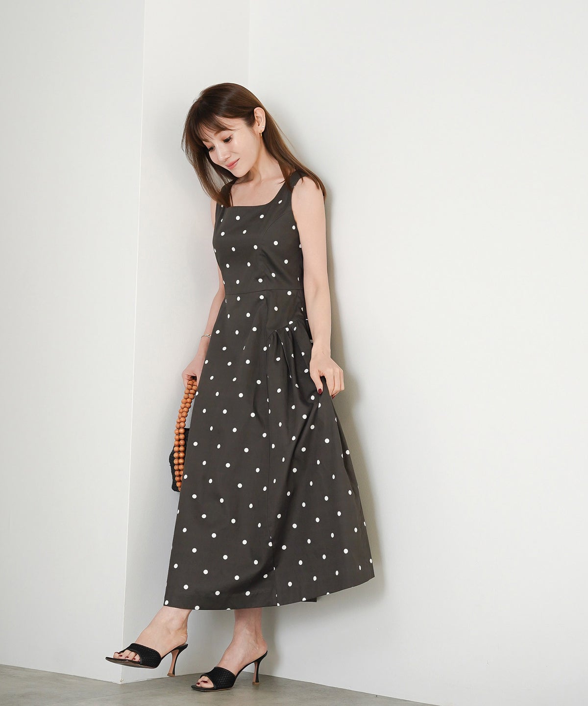 手洗い可 おしゃれ フェミニン 上品 きれいめ 大人カジュアル 柄 夏 フェニミン ジョイントスペース 水玉ノースリワンピース Liala×PG