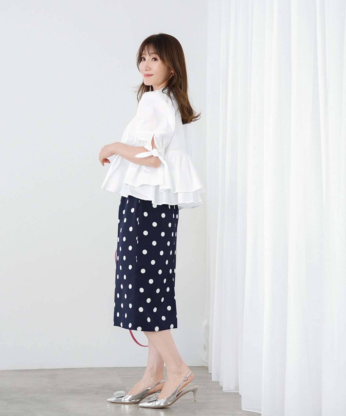 手洗い可 体型カバー オフィス おしゃれ フェミニン 上品 大人可愛い きれいめ 春 夏 ジョイントスペース 袖口リボンペプラムブラウス Liala×PG