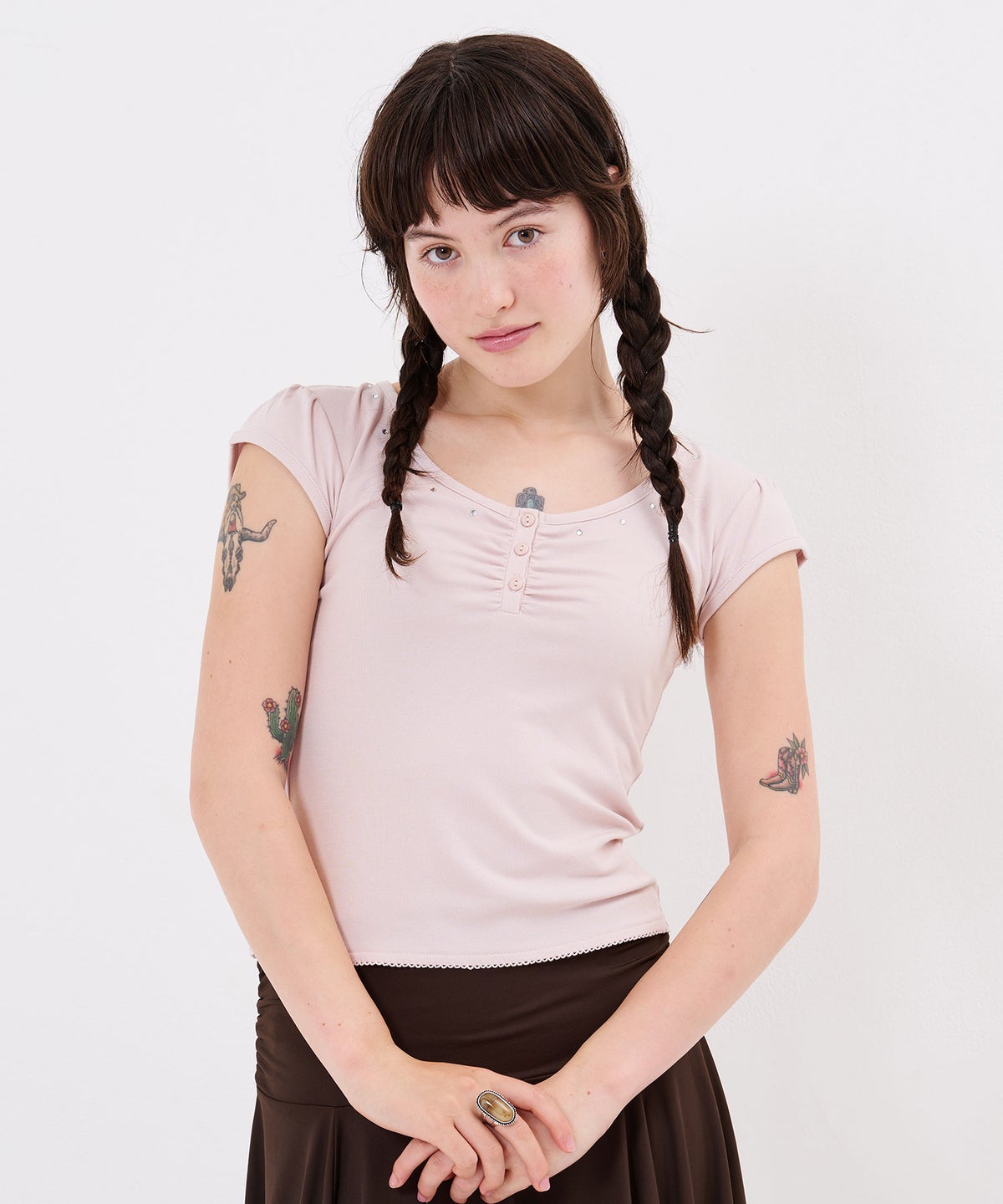 Tシャツ/ストーン/バックオープン ヘンリーネック カットソー TINA：JOJUN
