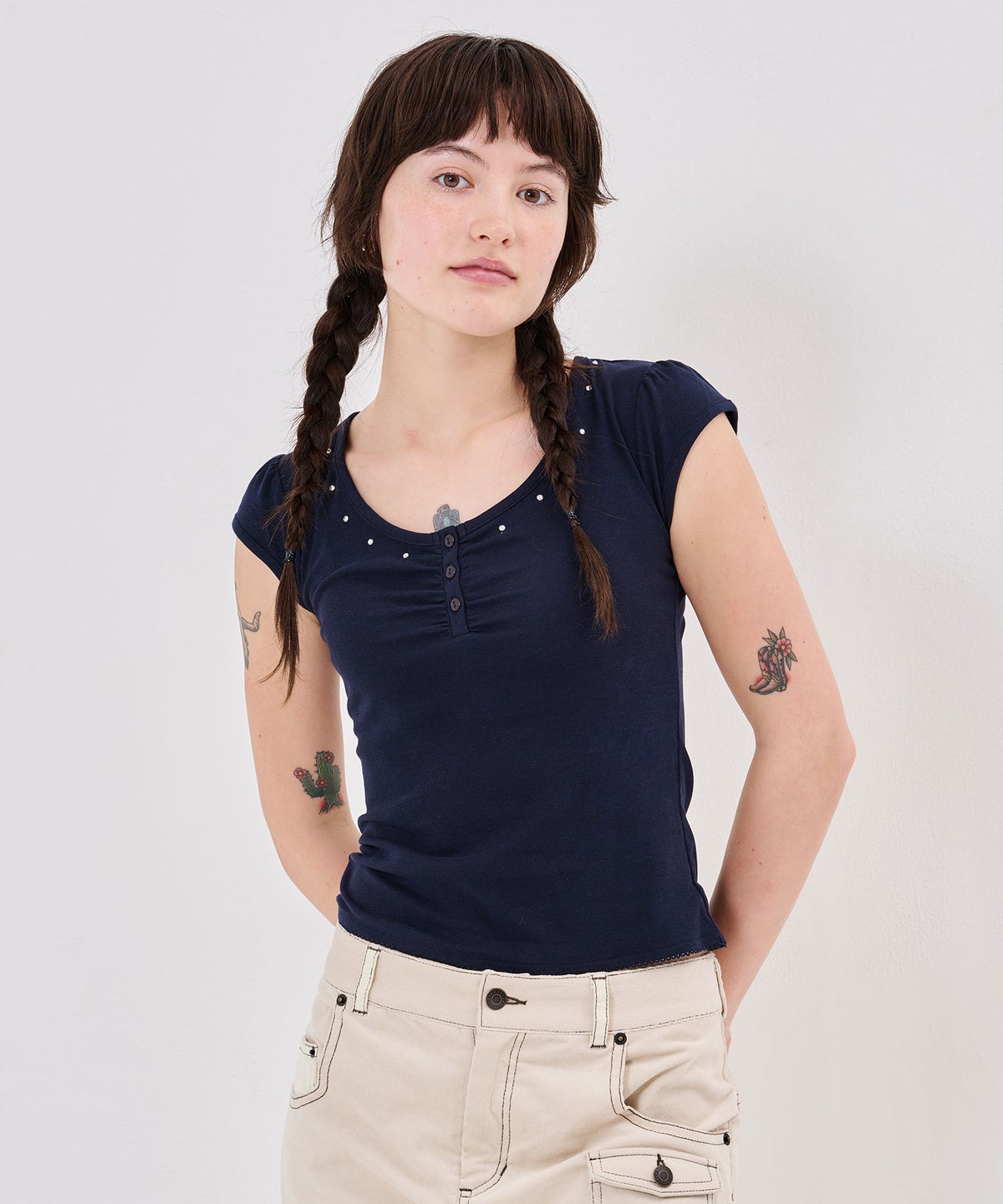 Tシャツ/ストーン/バックオープン ヘンリーネック カットソー TINA：JOJUN