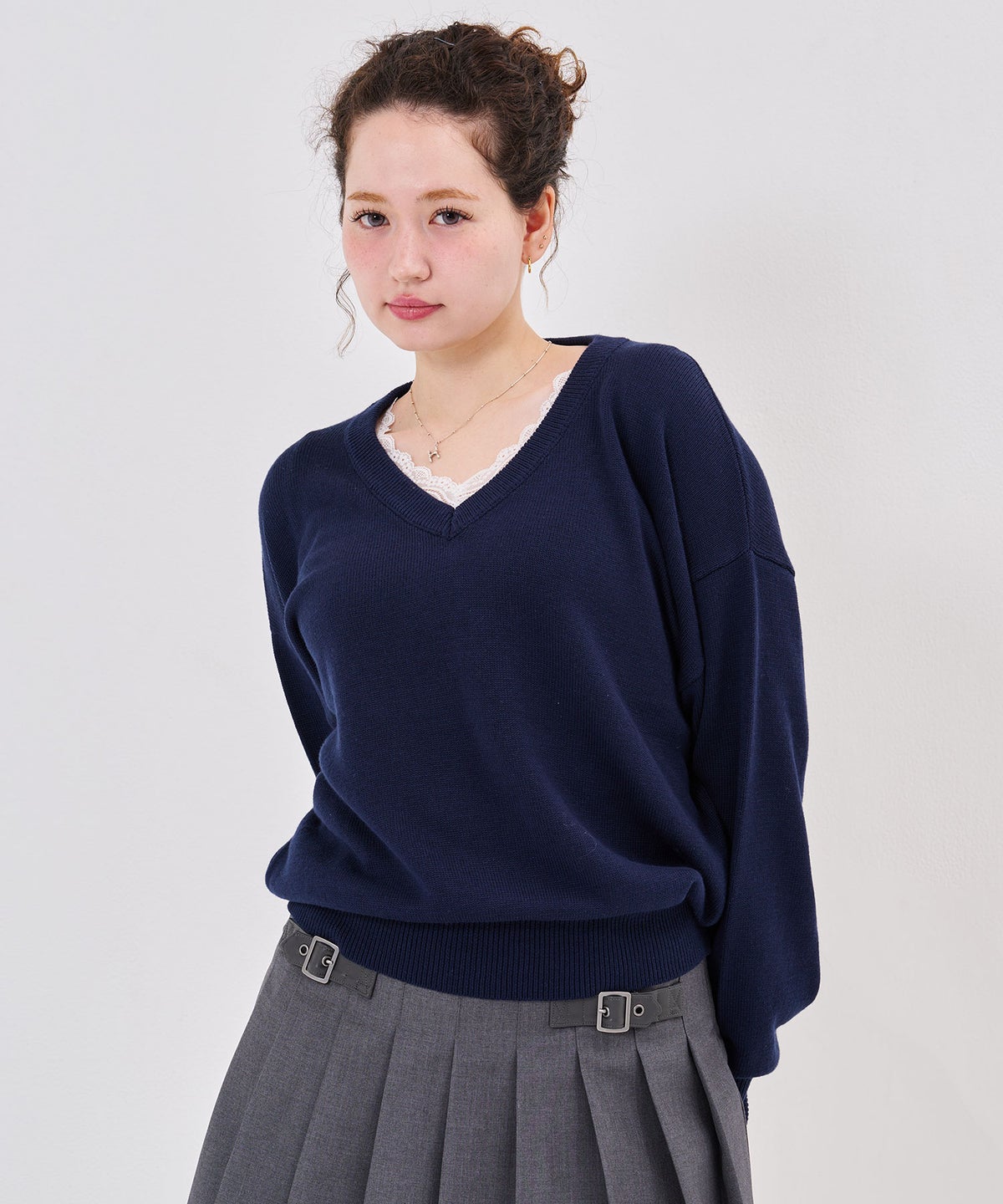 ニット/ロゴ/Vネック ビッグ 刺繍 ニットプルオーバー TINA：JOJUN