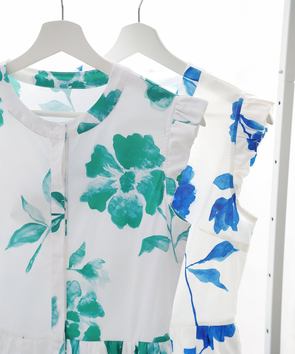 手洗い可 S/M/L おしゃれ フェミニン 上品 大人可愛い きれいめ 夏 柄 ジョイントスペース ラッフル袖プリントワンピース Liala×PG
