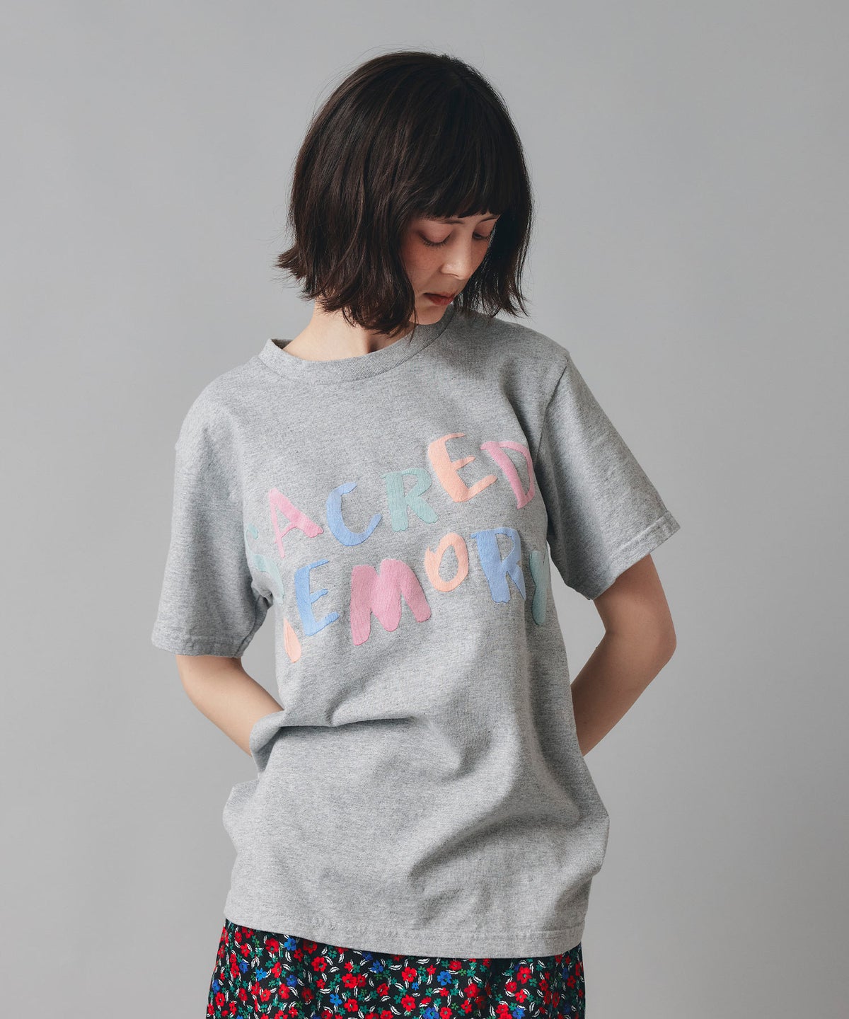 グレー ピンク ブラック 半袖 Tシャツ クロックフロッキープリント ウォッシャブル M L カラフルフロッキープリントTシャツ AT THE TRNK ＠