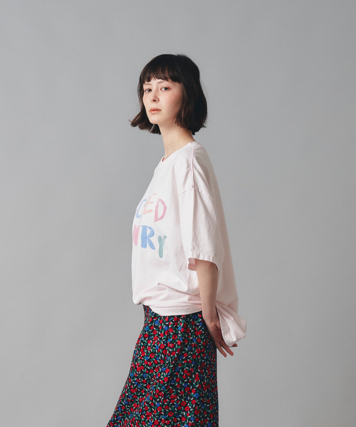 グレー ピンク ブラック 半袖 Tシャツ クロックフロッキープリント ウォッシャブル M L カラフルフロッキープリントTシャツ AT THE TRNK ＠