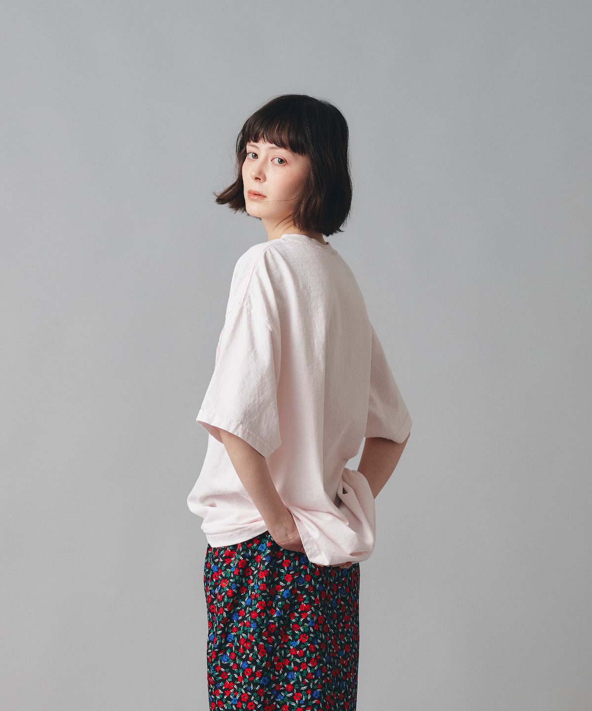 グレー ピンク ブラック 半袖 Tシャツ クロックフロッキープリント ウォッシャブル M L カラフルフロッキープリントTシャツ AT THE TRNK ＠