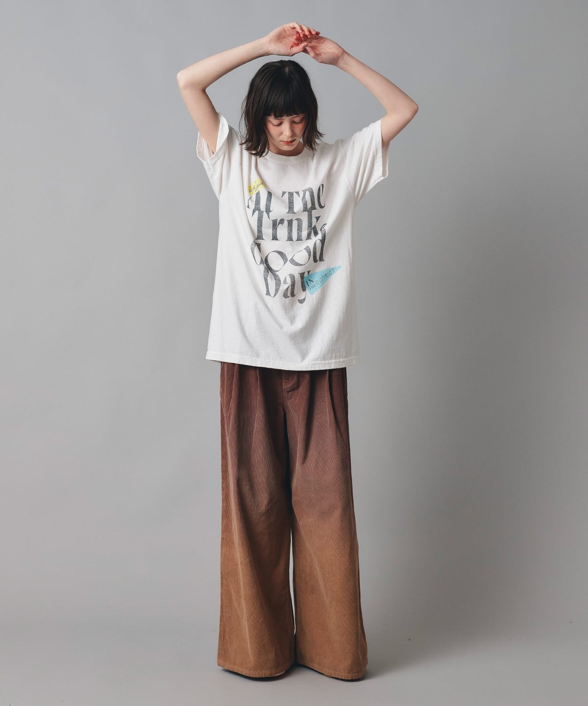 ホワイト グレー クリーム ブラック Tシャツ 半袖 プリント ウォッシャブル M L GOODDAYロゴＴシャツ AT THE TRNK ＠