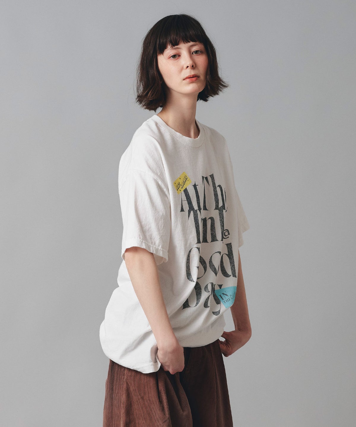 ホワイト グレー クリーム ブラック Tシャツ 半袖 プリント ウォッシャブル M L GOODDAYロゴＴシャツ AT THE TRNK ＠