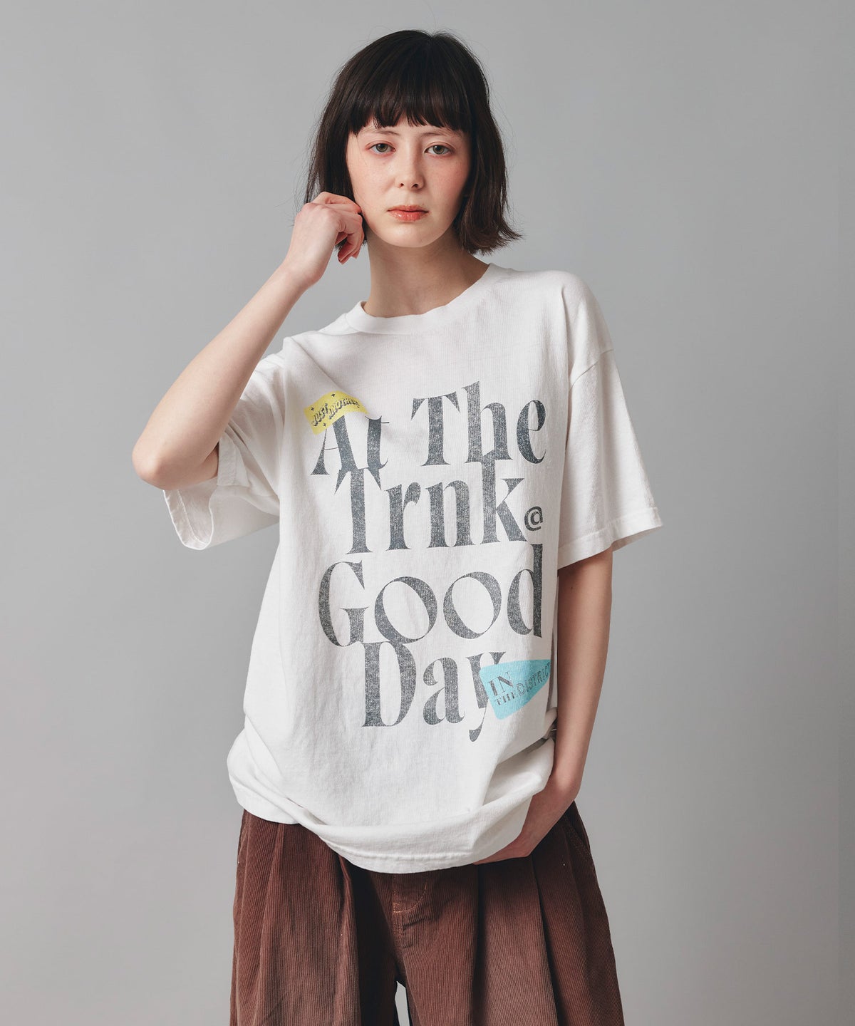 ホワイト グレー クリーム ブラック Tシャツ 半袖 プリント ウォッシャブル M L GOODDAYロゴＴシャツ AT THE TRNK ＠