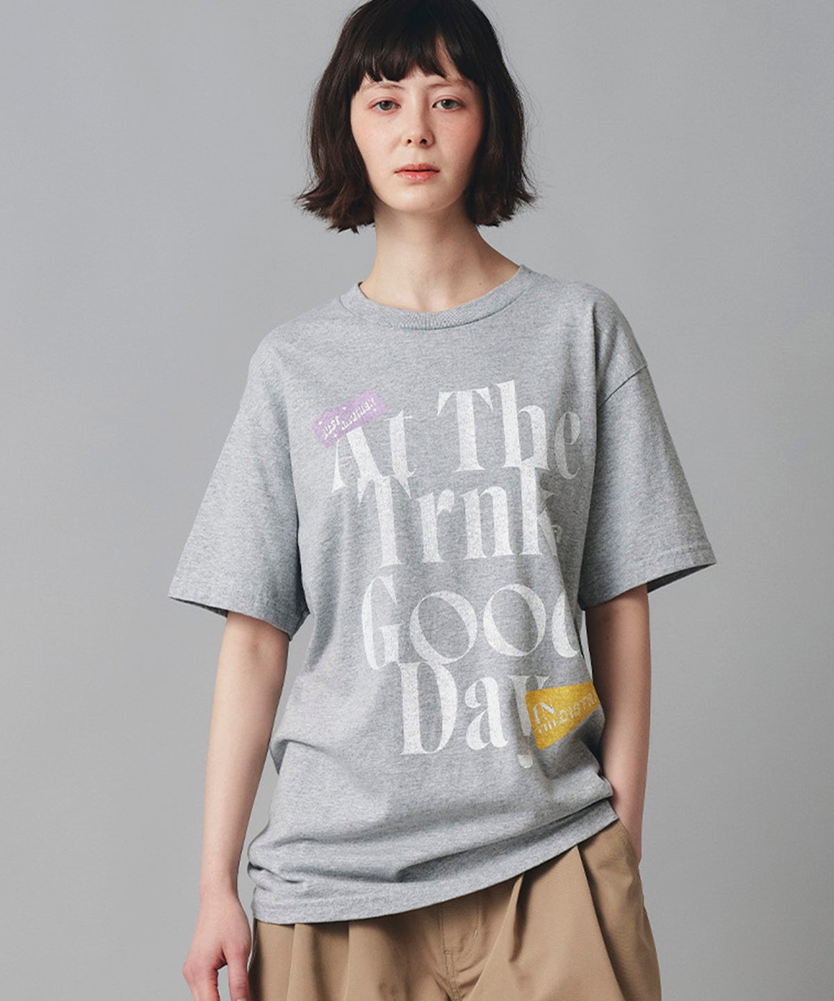 ホワイト グレー クリーム ブラック Tシャツ 半袖 プリント ウォッシャブル M L GOODDAYロゴＴシャツ AT THE TRNK ＠
