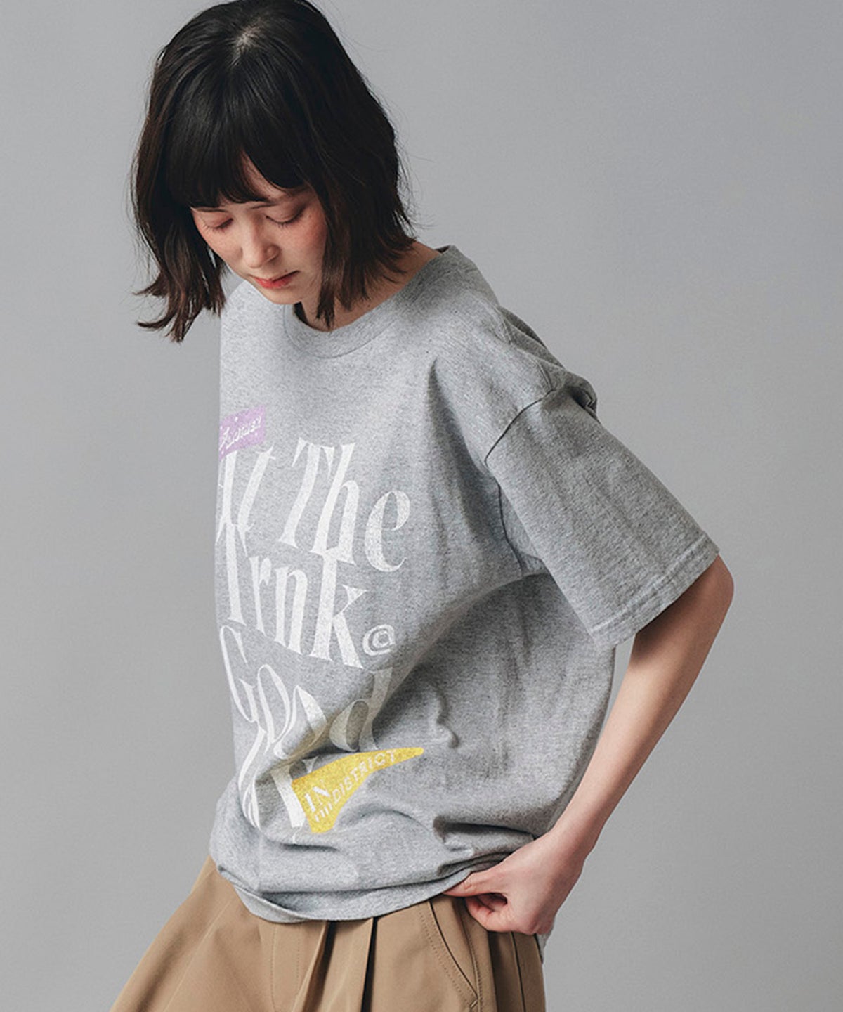 ホワイト グレー クリーム ブラック Tシャツ 半袖 プリント ウォッシャブル M L GOODDAYロゴＴシャツ AT THE TRNK ＠