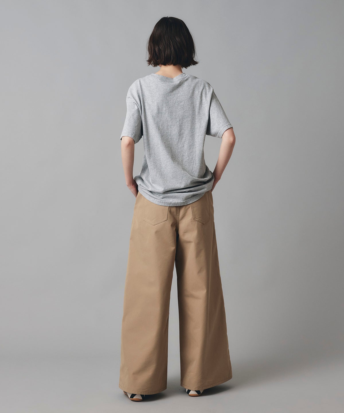 ホワイト グレー クリーム ブラック Tシャツ 半袖 プリント ウォッシャブル M L GOODDAYロゴＴシャツ AT THE TRNK ＠
