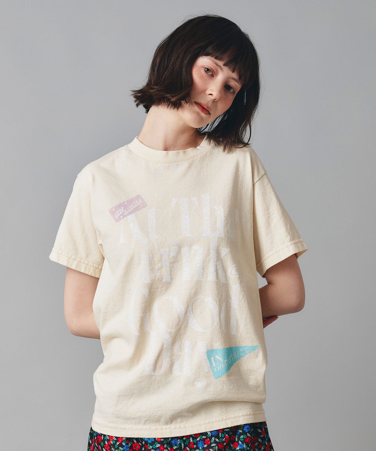 ホワイト グレー クリーム ブラック Tシャツ 半袖 プリント ウォッシャブル M L GOODDAYロゴＴシャツ AT THE TRNK ＠
