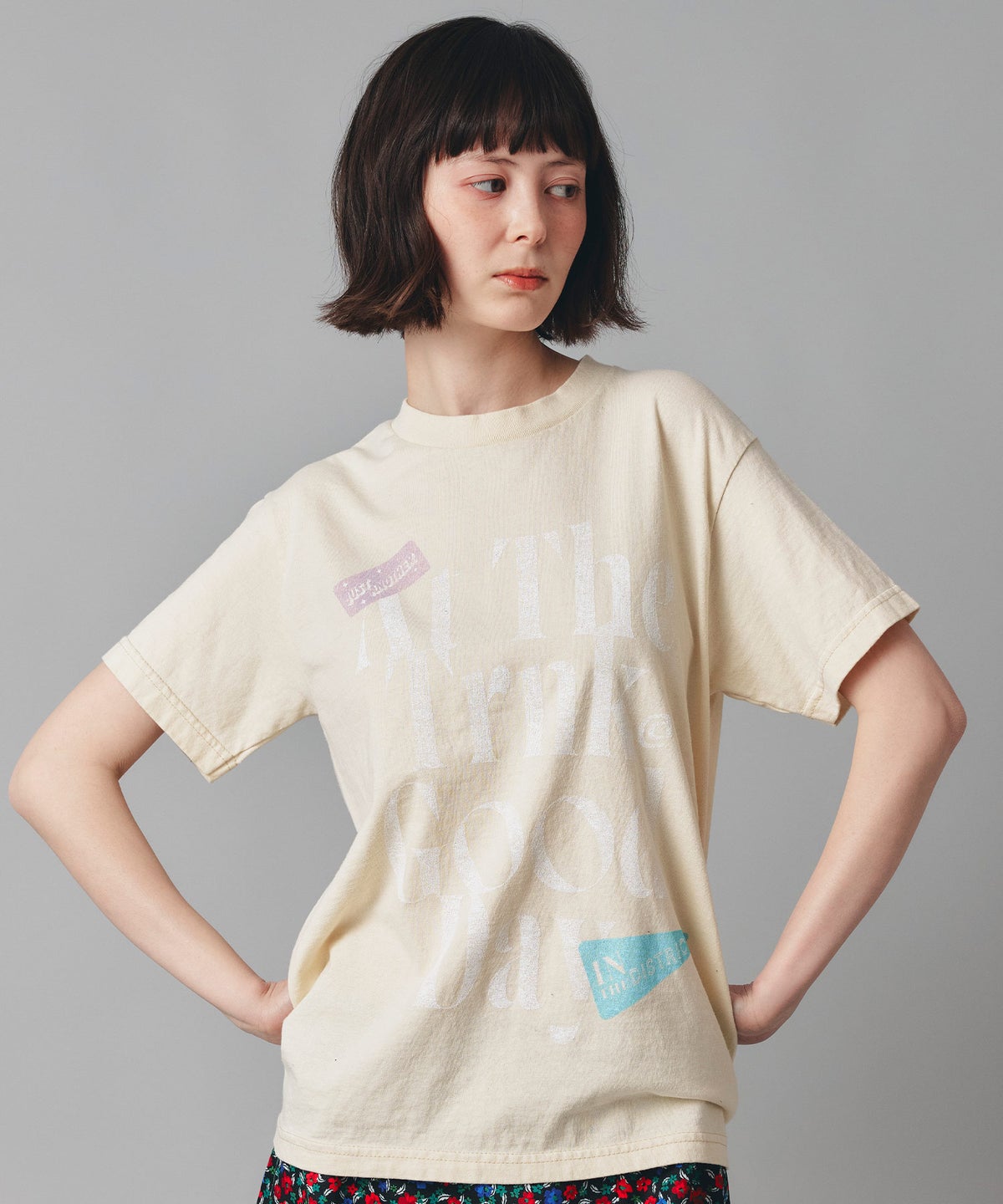 ホワイト グレー クリーム ブラック Tシャツ 半袖 プリント ウォッシャブル M L GOODDAYロゴＴシャツ AT THE TRNK ＠