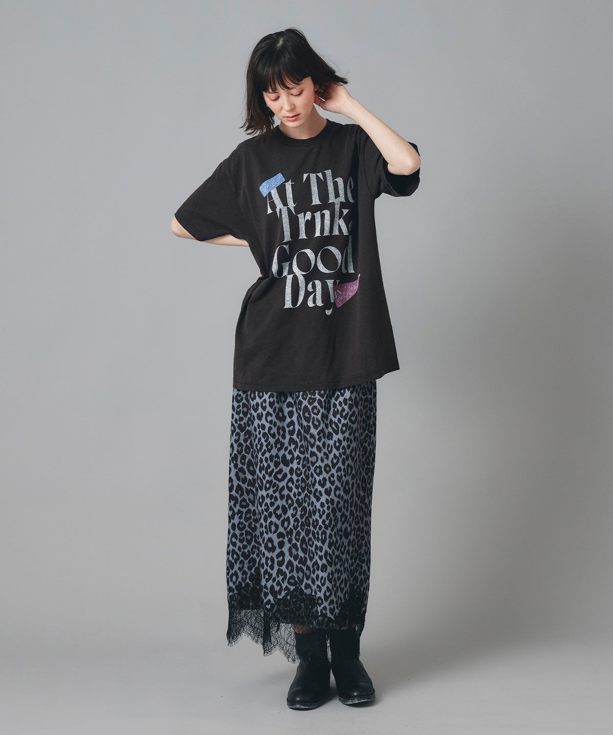 ホワイト グレー クリーム ブラック Tシャツ 半袖 プリント ウォッシャブル M L GOODDAYロゴＴシャツ AT THE TRNK ＠
