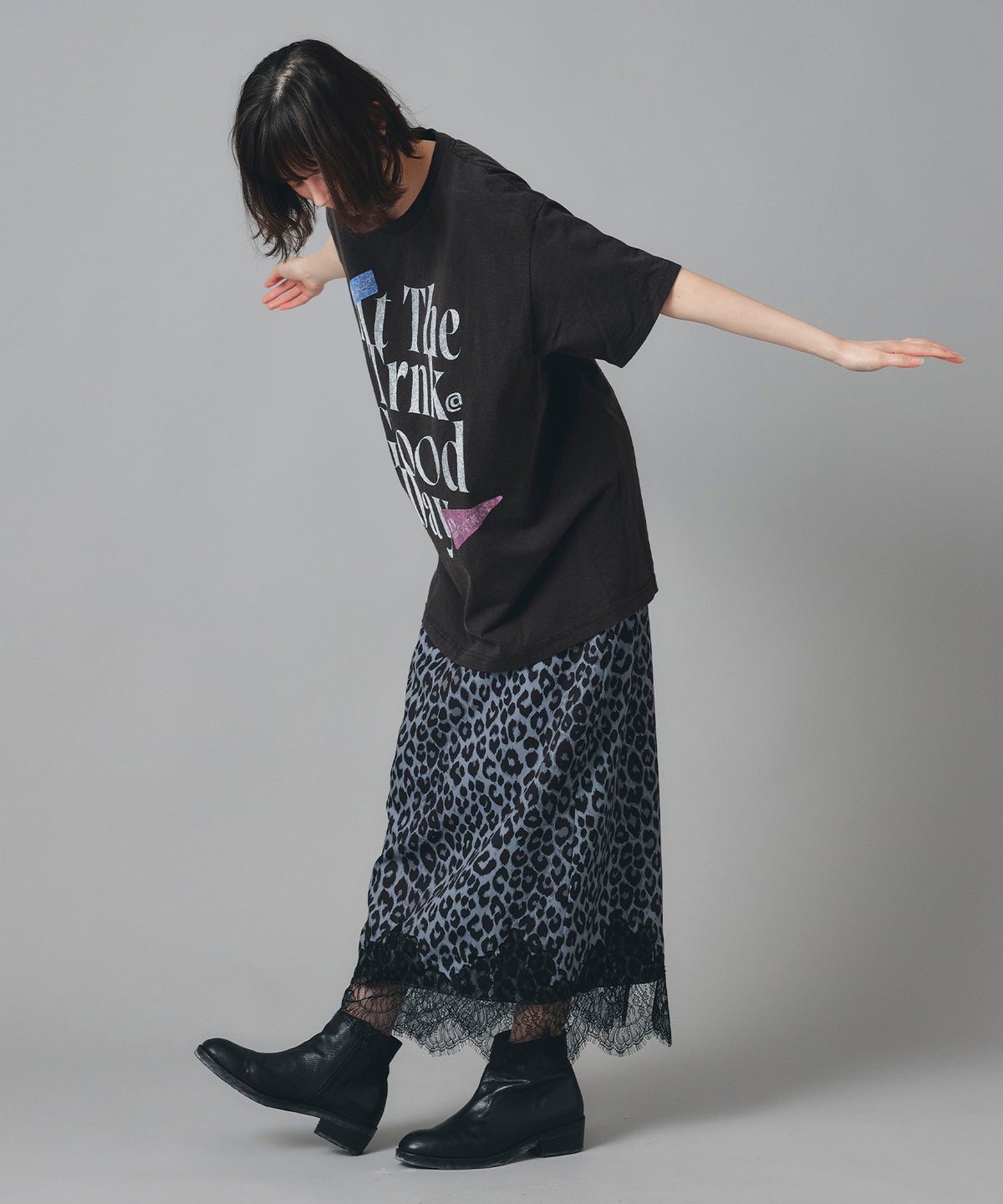 ホワイト グレー クリーム ブラック Tシャツ 半袖 プリント ウォッシャブル M L GOODDAYロゴＴシャツ AT THE TRNK ＠