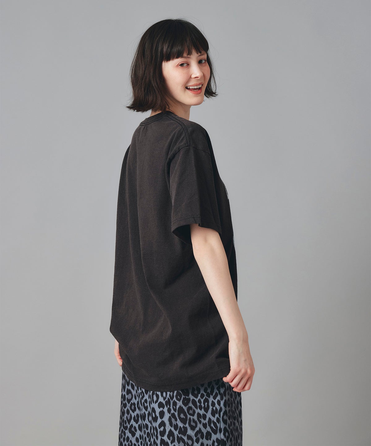 ホワイト グレー クリーム ブラック Tシャツ 半袖 プリント ウォッシャブル M L GOODDAYロゴＴシャツ AT THE TRNK ＠