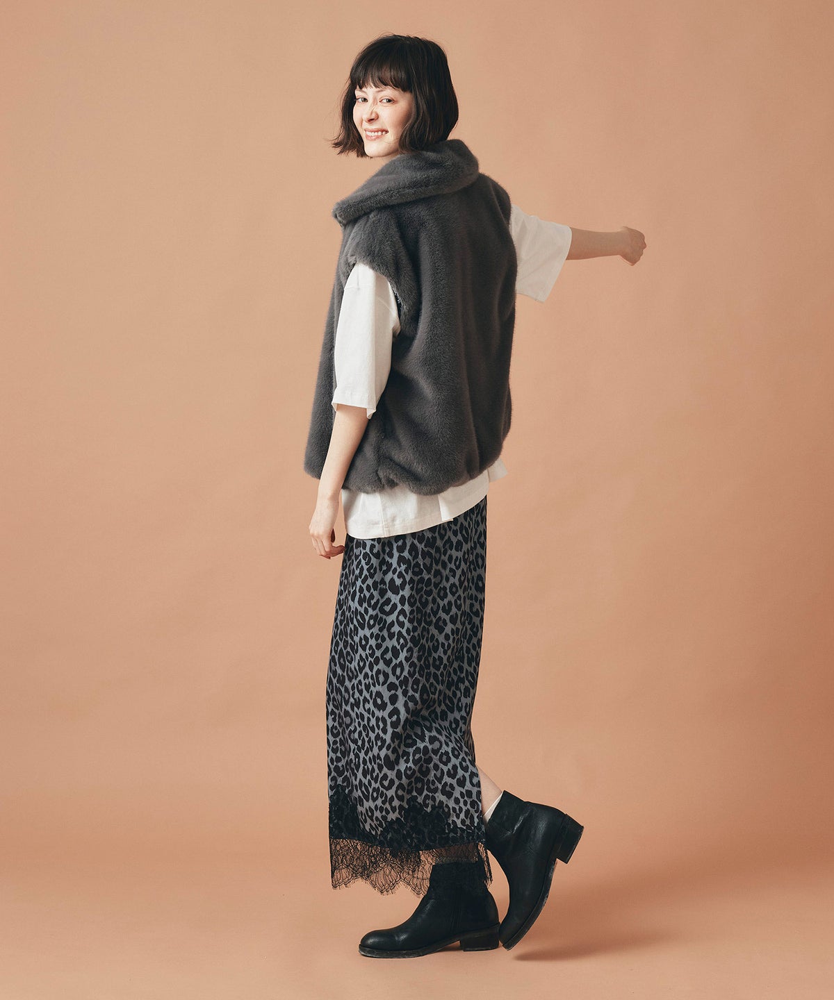 ホワイト ベージュ ブラック 半袖 Tシャツ バックプリント ウォッシャブル フリーサイズ フォトＴシャツ　バックプリント AT THE TRNK ＠