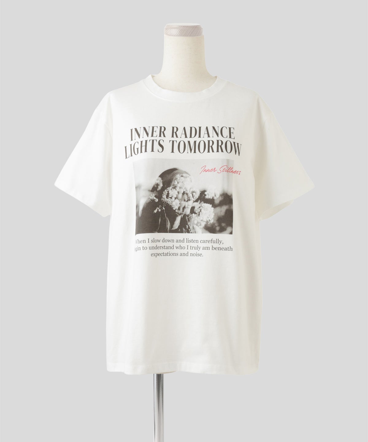 ホワイト チャコール ベージュ 半袖 Tシャツ プリント ウォッシャブル フリーサイズ フォトＴシャツ　フラワープリント AT THE TRNK ＠