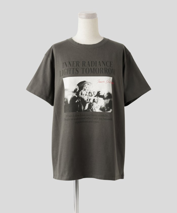 ホワイト チャコール ベージュ 半袖 Tシャツ プリント ウォッシャブル フリーサイズ フォトＴシャツ　フラワープリント AT THE TRNK ＠