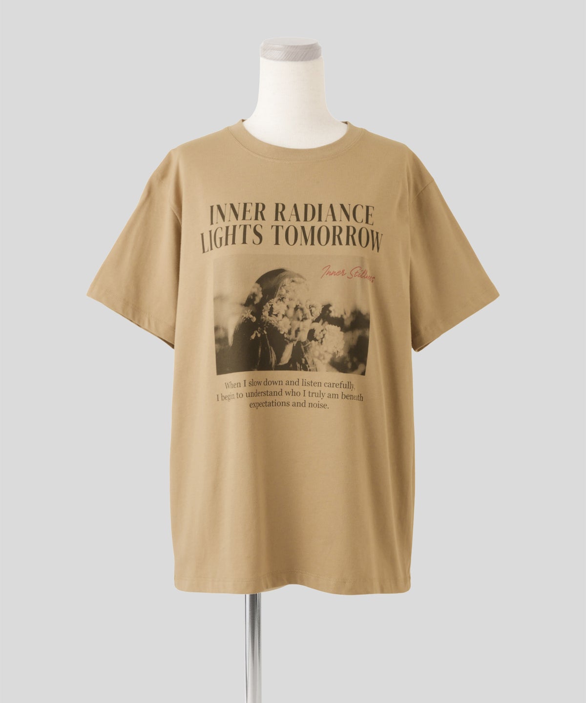 ホワイト チャコール ベージュ 半袖 Tシャツ プリント ウォッシャブル フリーサイズ フォトＴシャツ　フラワープリント AT THE TRNK ＠