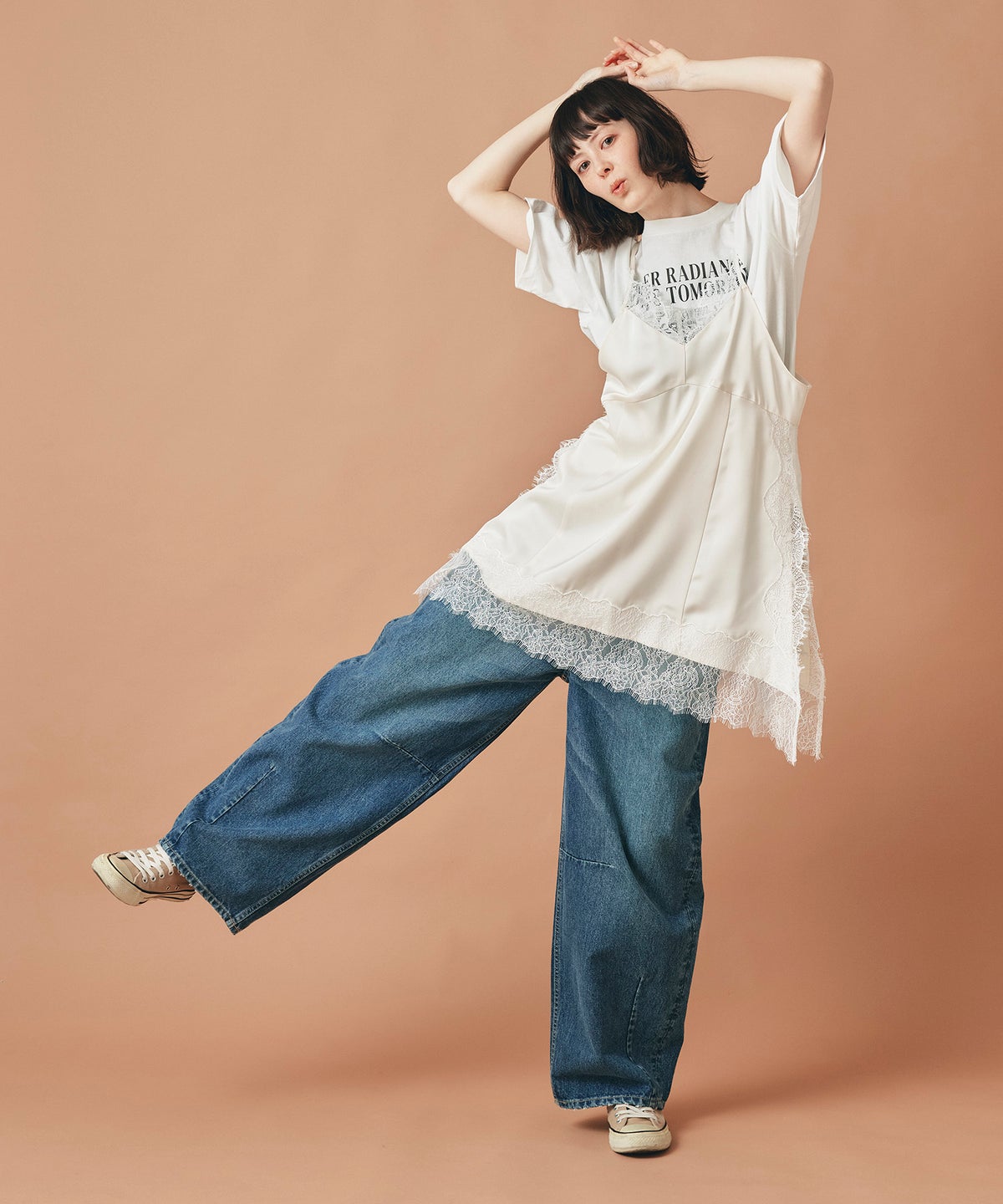 ホワイト チャコール ベージュ 半袖 Tシャツ プリント ウォッシャブル フリーサイズ フォトＴシャツ　フラワープリント AT THE TRNK ＠