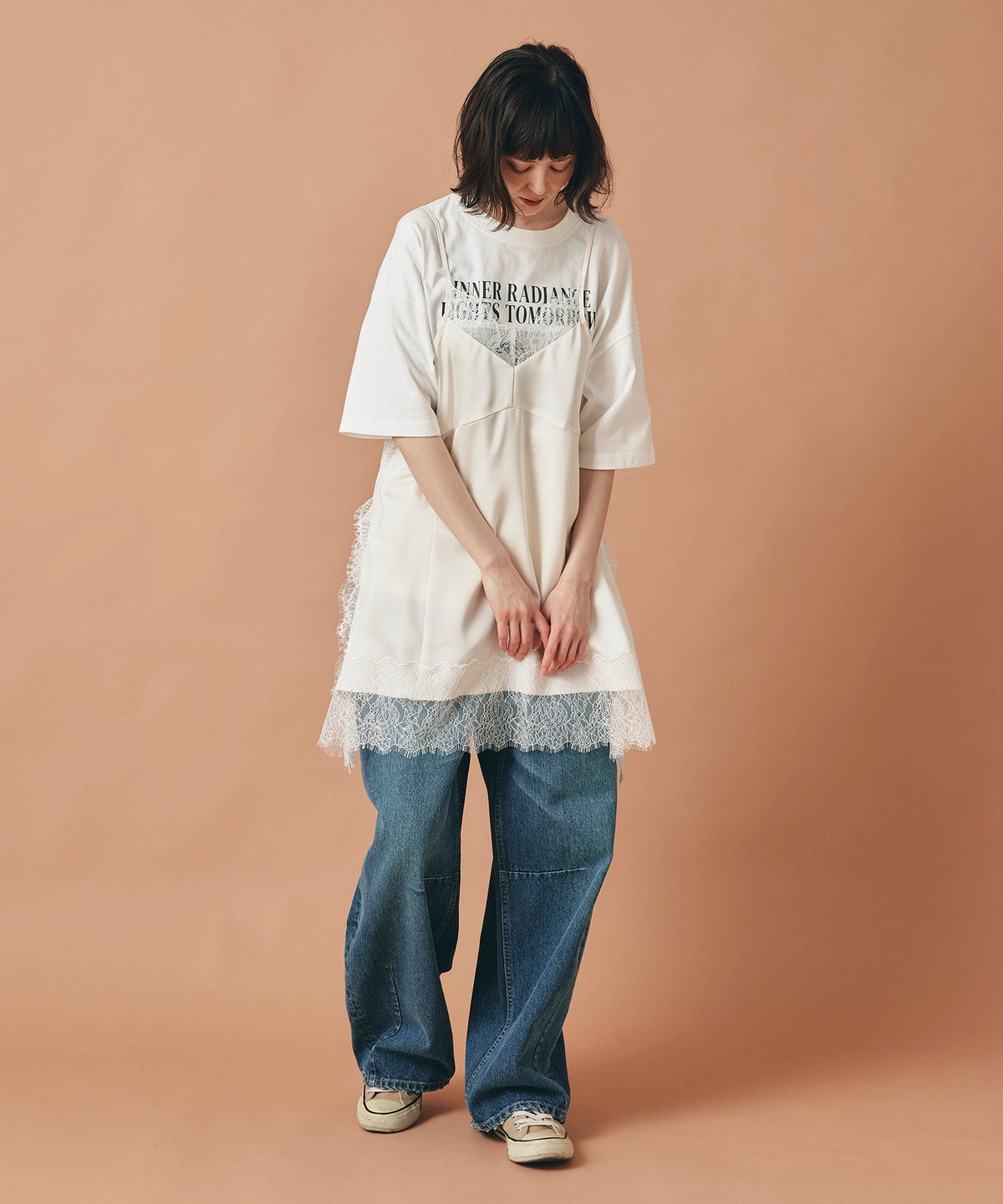 ホワイト チャコール ベージュ 半袖 Tシャツ プリント ウォッシャブル フリーサイズ フォトＴシャツ　フラワープリント AT THE TRNK ＠