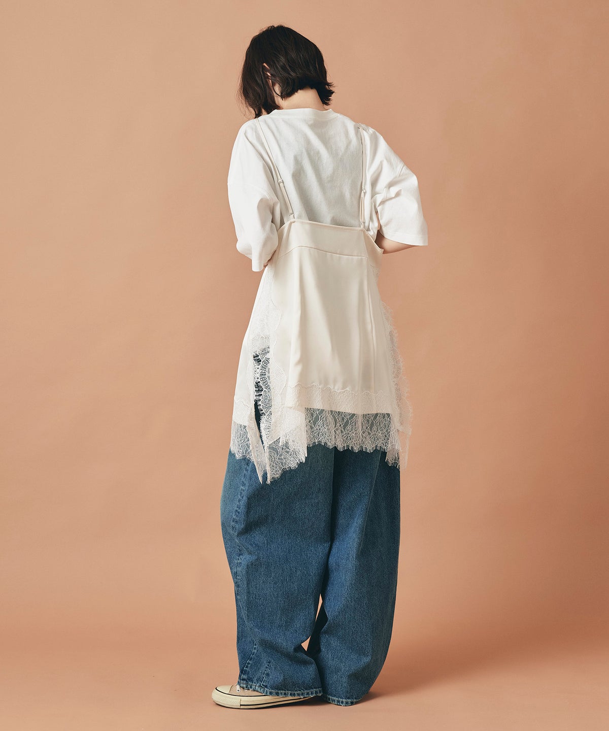 ホワイト チャコール ベージュ 半袖 Tシャツ プリント ウォッシャブル フリーサイズ フォトＴシャツ　フラワープリント AT THE TRNK ＠