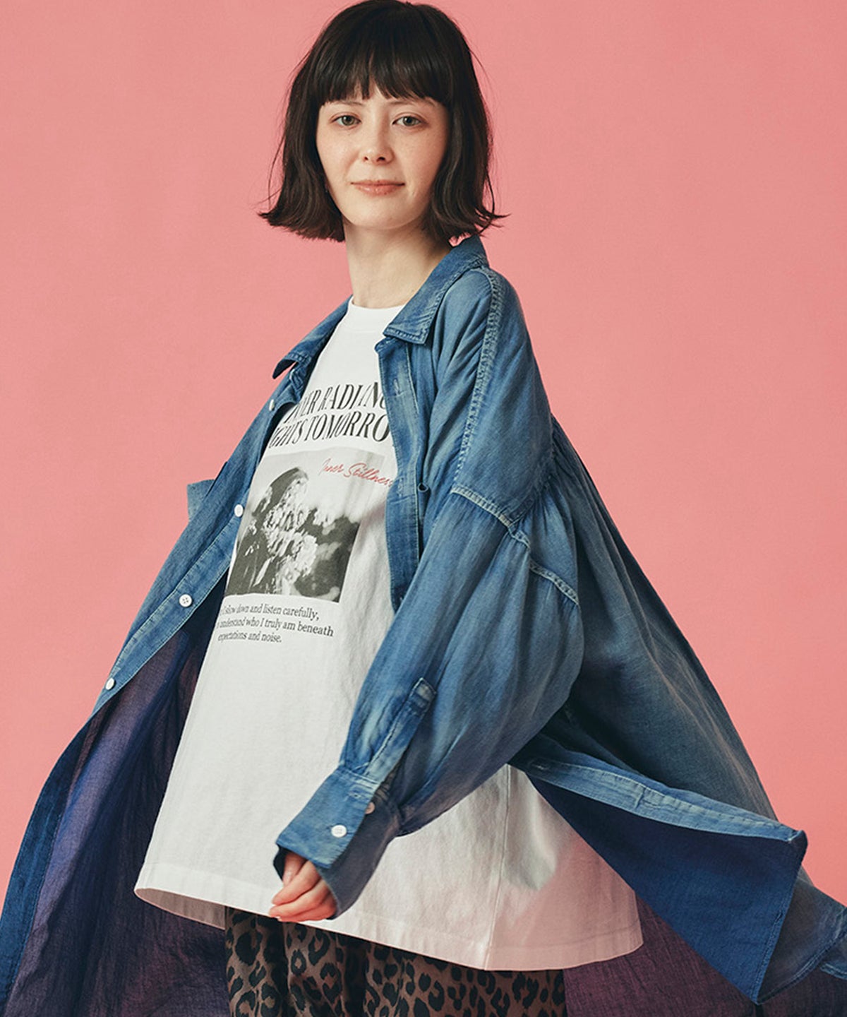 ホワイト チャコール ベージュ 半袖 Tシャツ プリント ウォッシャブル フリーサイズ フォトＴシャツ　フラワープリント AT THE TRNK ＠
