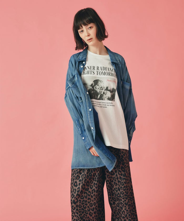ホワイト チャコール ベージュ 半袖 Tシャツ プリント ウォッシャブル フリーサイズ フォトＴシャツ　フラワープリント AT THE TRNK ＠