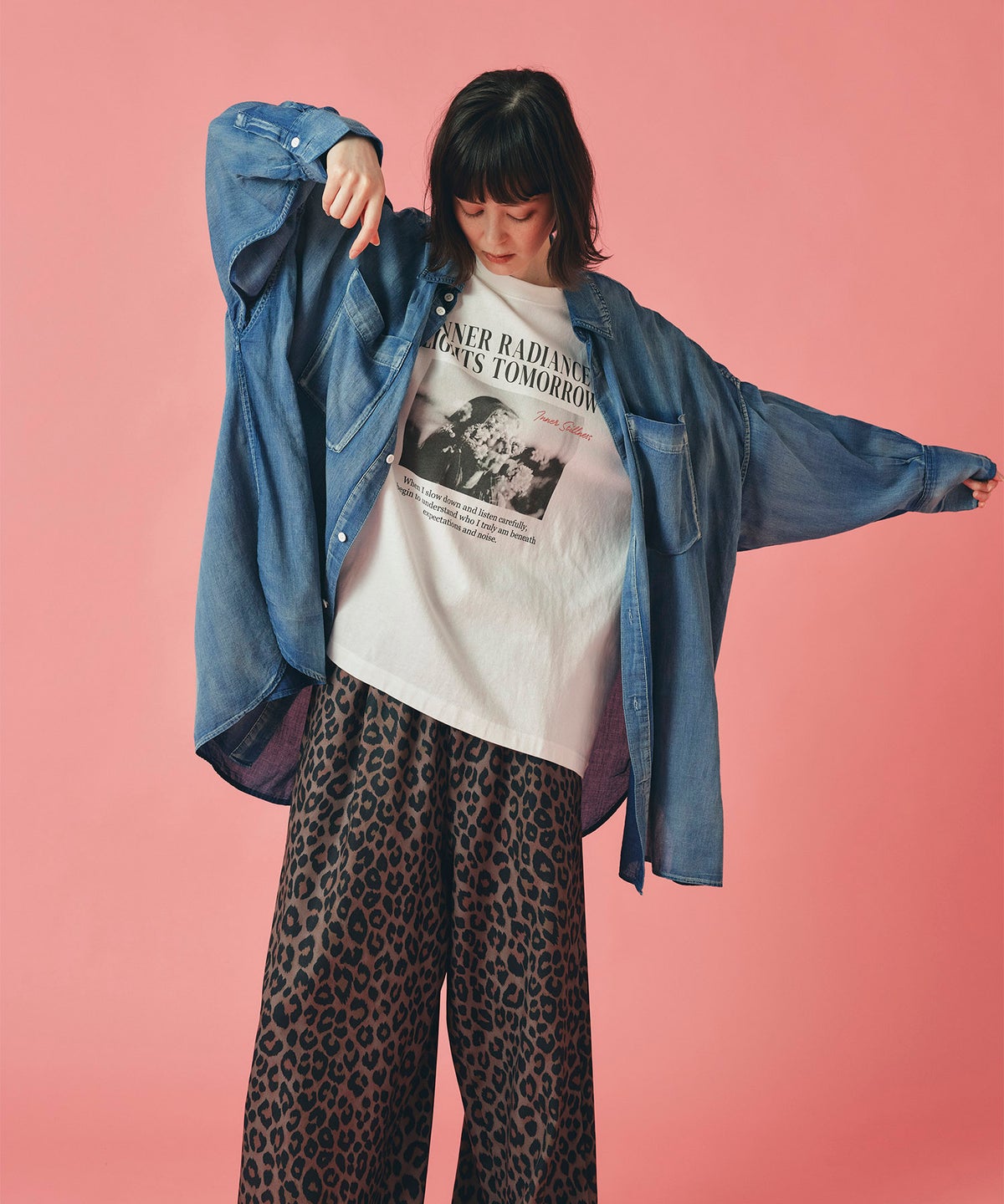 ホワイト チャコール ベージュ 半袖 Tシャツ プリント ウォッシャブル フリーサイズ フォトＴシャツ　フラワープリント AT THE TRNK ＠