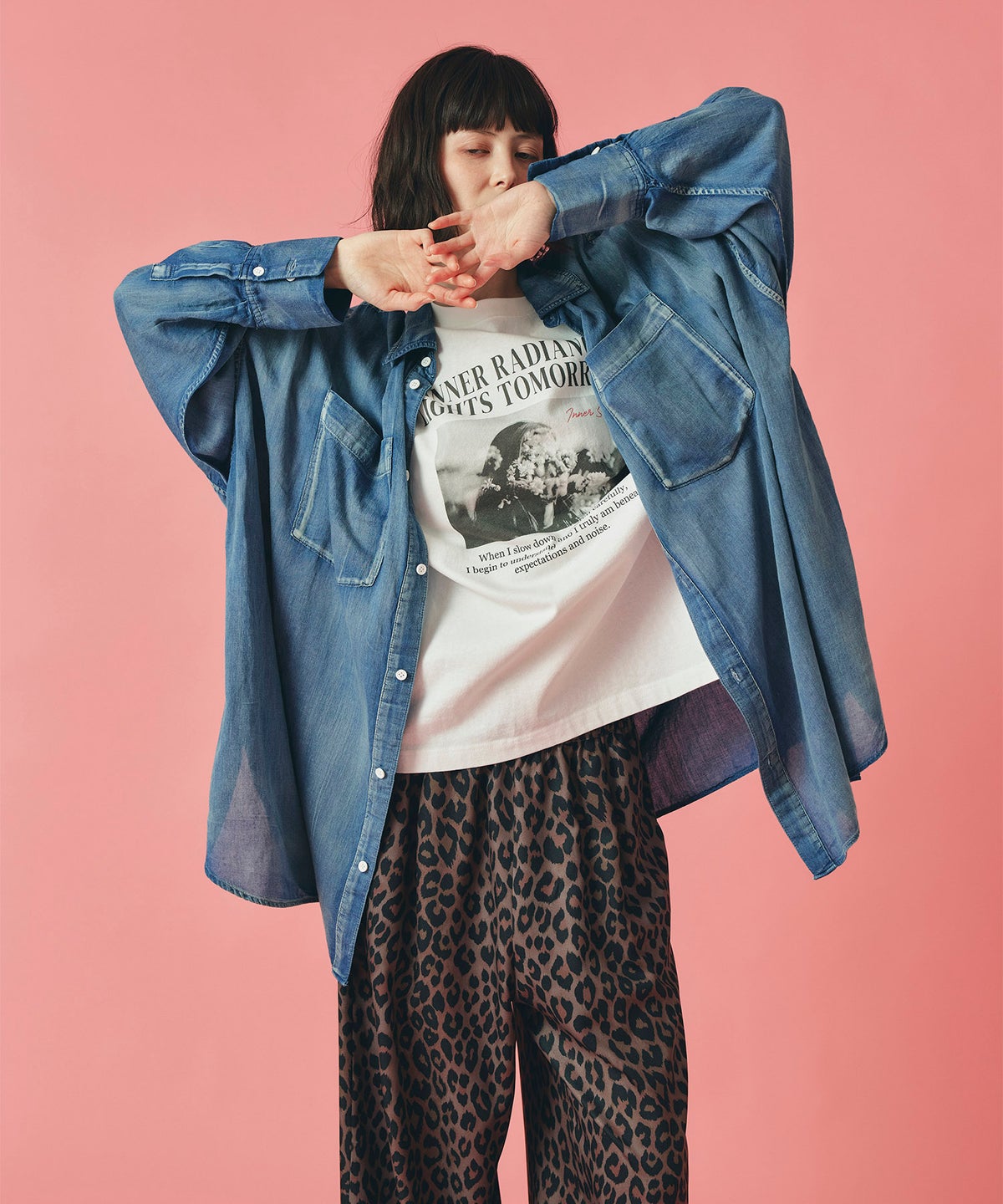 ホワイト チャコール ベージュ 半袖 Tシャツ プリント ウォッシャブル フリーサイズ フォトＴシャツ　フラワープリント AT THE TRNK ＠