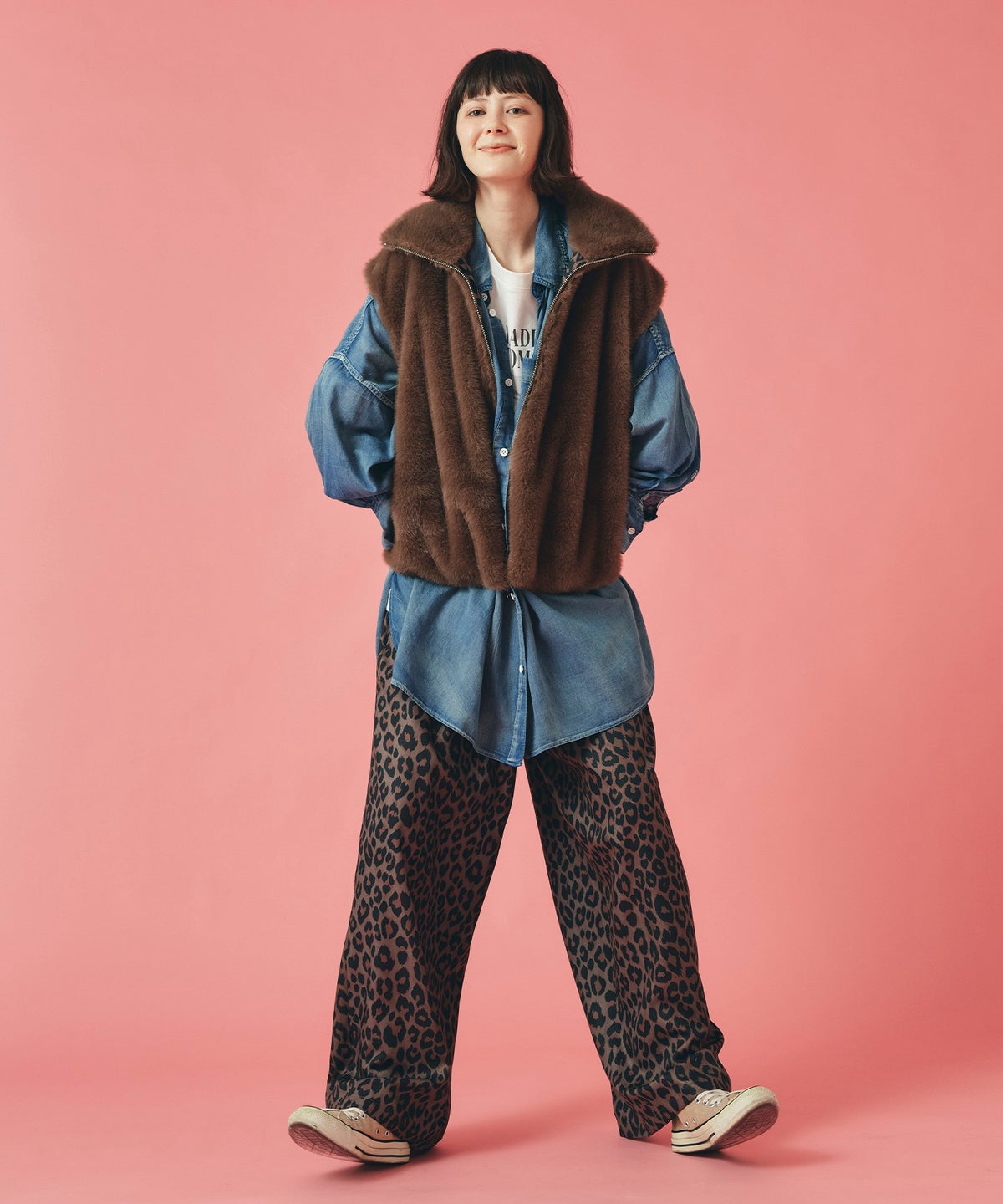 ホワイト チャコール ベージュ 半袖 Tシャツ プリント ウォッシャブル フリーサイズ フォトＴシャツ　フラワープリント AT THE TRNK ＠