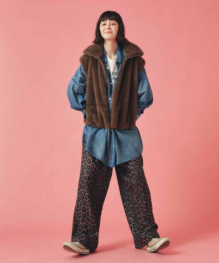 ホワイト チャコール ベージュ 半袖 Tシャツ プリント ウォッシャブル フリーサイズ フォトＴシャツ　フラワープリント AT THE TRNK ＠