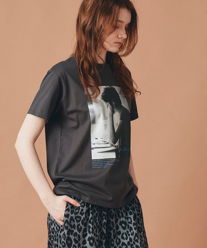 ホワイト チャコール ベージュ 半袖 Tシャツ プリント ウォッシャブル フリーサイズ フォトTシャツ　女性プリント AT THE TRNK ＠