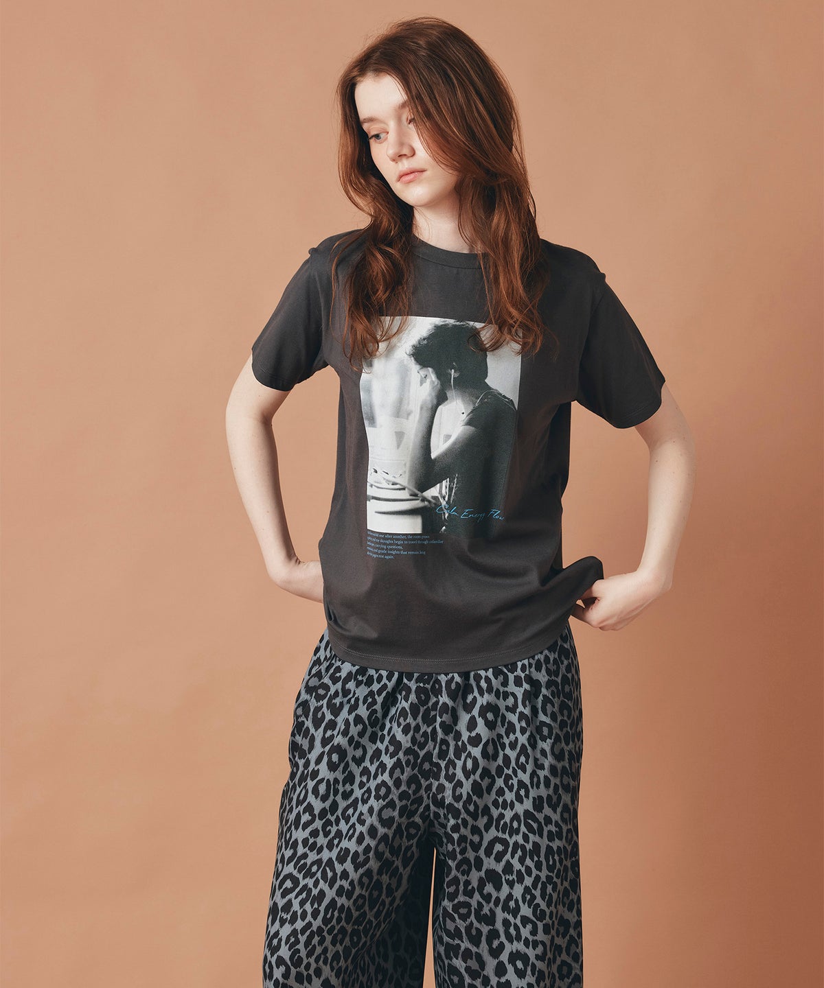 ホワイト チャコール ベージュ 半袖 Tシャツ プリント ウォッシャブル フリーサイズ フォトTシャツ　女性プリント AT THE TRNK ＠