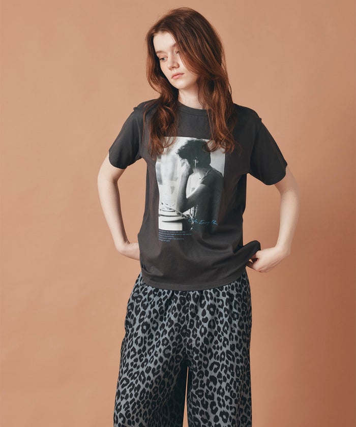 ホワイト チャコール ベージュ 半袖 Tシャツ プリント ウォッシャブル フリーサイズ フォトTシャツ　女性プリント AT THE TRNK ＠