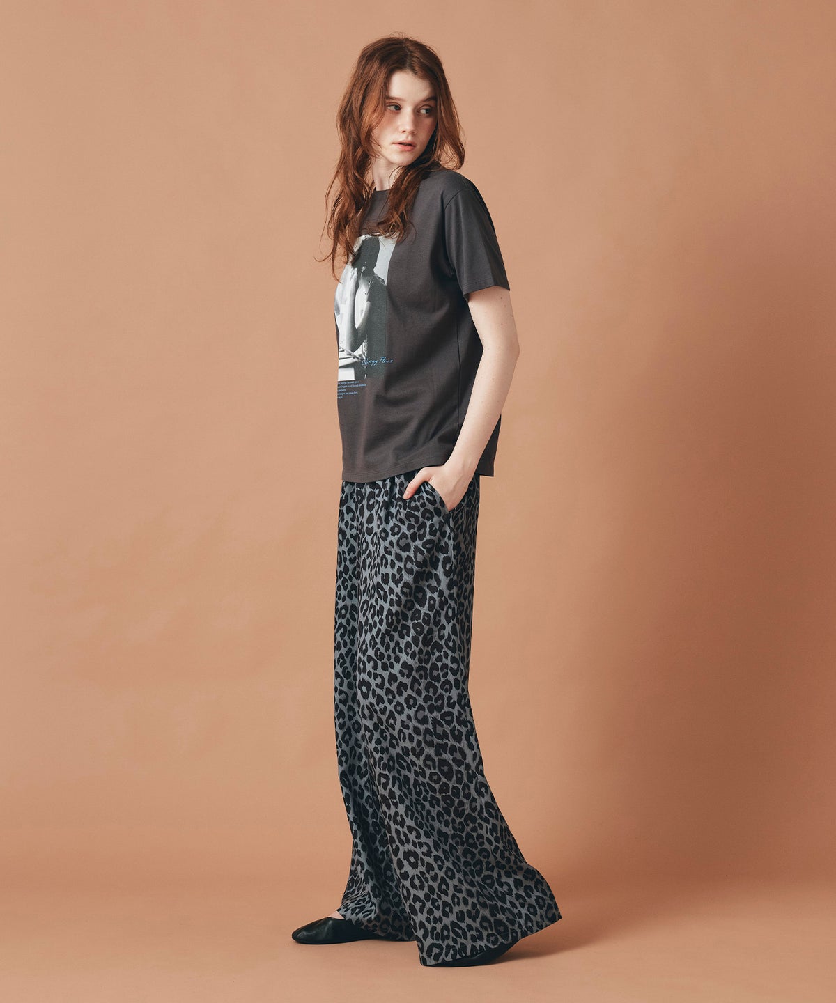 ホワイト チャコール ベージュ 半袖 Tシャツ プリント ウォッシャブル フリーサイズ フォトTシャツ　女性プリント AT THE TRNK ＠