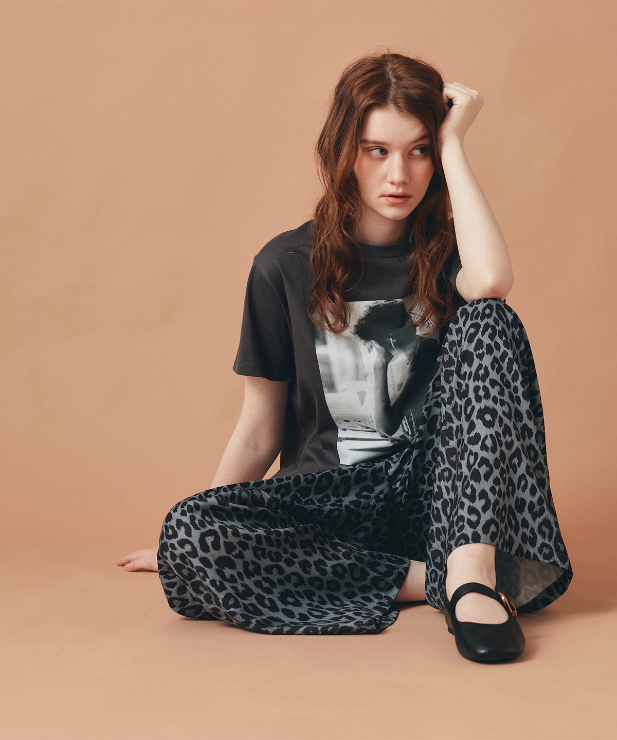 ホワイト チャコール ベージュ 半袖 Tシャツ プリント ウォッシャブル フリーサイズ フォトTシャツ　女性プリント AT THE TRNK ＠