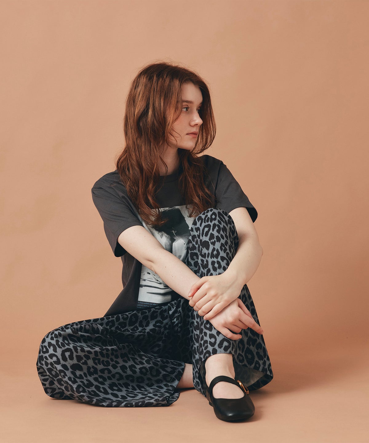 ホワイト チャコール ベージュ 半袖 Tシャツ プリント ウォッシャブル フリーサイズ フォトTシャツ　女性プリント AT THE TRNK ＠