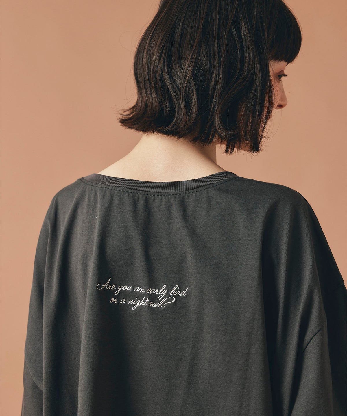 ホワイト チャコール ブラック Tシャツ フロッキーロゴ 半袖 ウォッシャブル フリーサイズ 2wayビックフロッキーロゴ Tシャツ AT THE TRNK