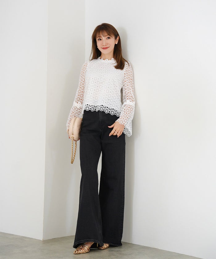 手洗い可 上品 きれいめ 大人カジュアル オフィス フォーマル フェミニン 柄 白黒 ジョイントスペース 花レースブラウス Liala×PG