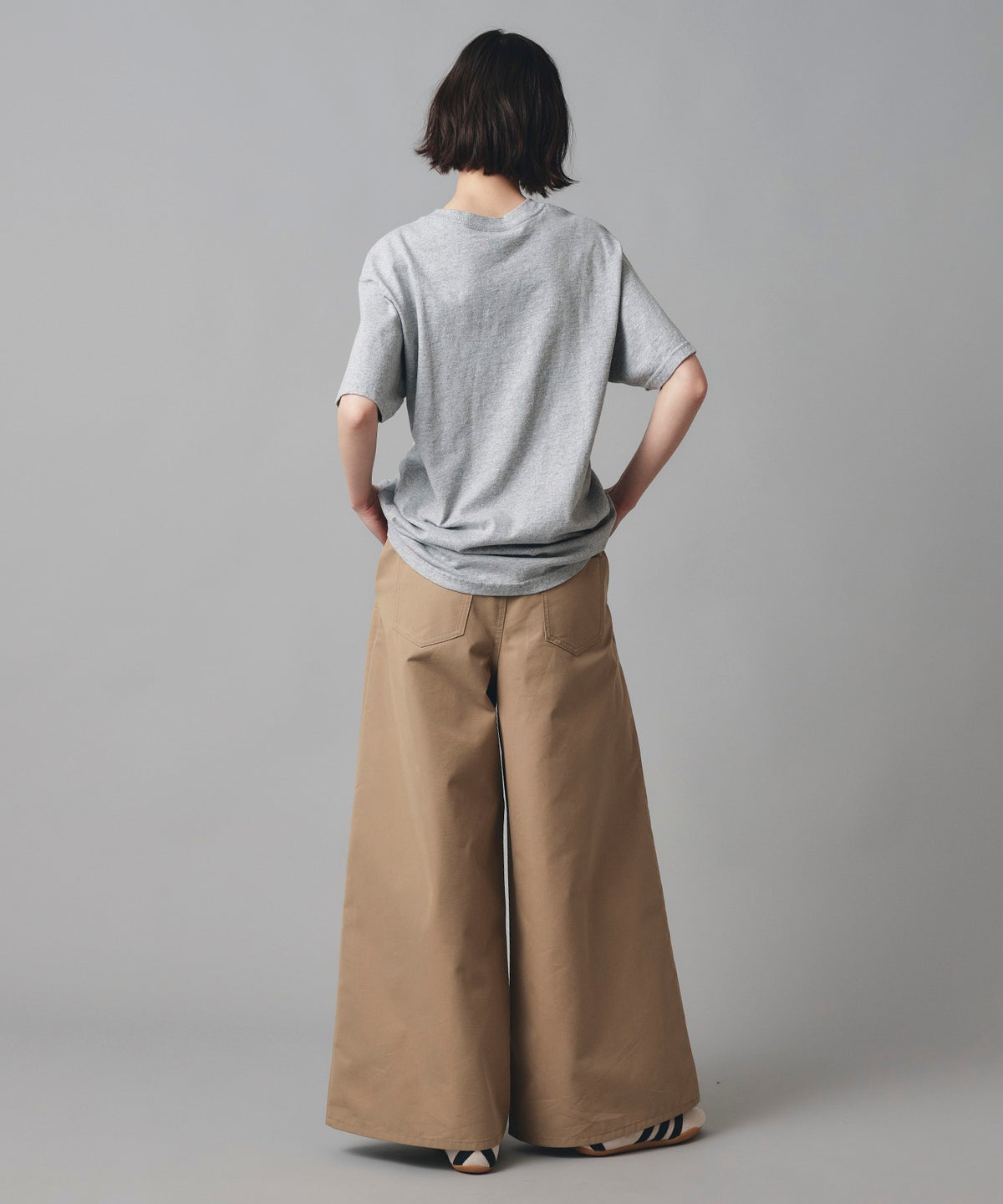ベージュ ブラック ワイド パンツ チノ ウォッシャブル S M チノワイドパンツ AT THE TRNK