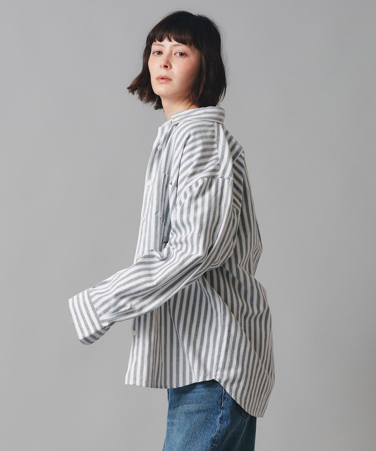 ストライプ ピンク ブルー シャツ 襟付き 長袖 刺繍入り ウォッシャブル フリーサイズ レタリング刺繍オックスシャツ AT THE TRNK