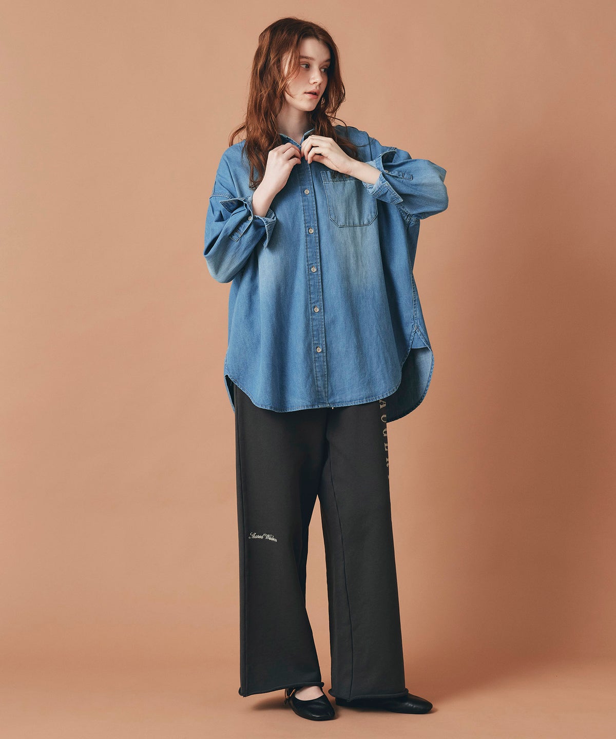 ブルー バック ロゴプリント デニム シャツ 長袖 レディース フリーサイズ バックプリントデニムシャツ AT THE TRNK