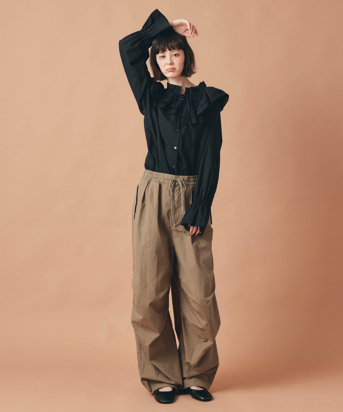 ホワイト ブラック ダブルフリルカラー & リボン ブラウス 長袖 フリーサイズ フリルブラウス AT THE TRNK