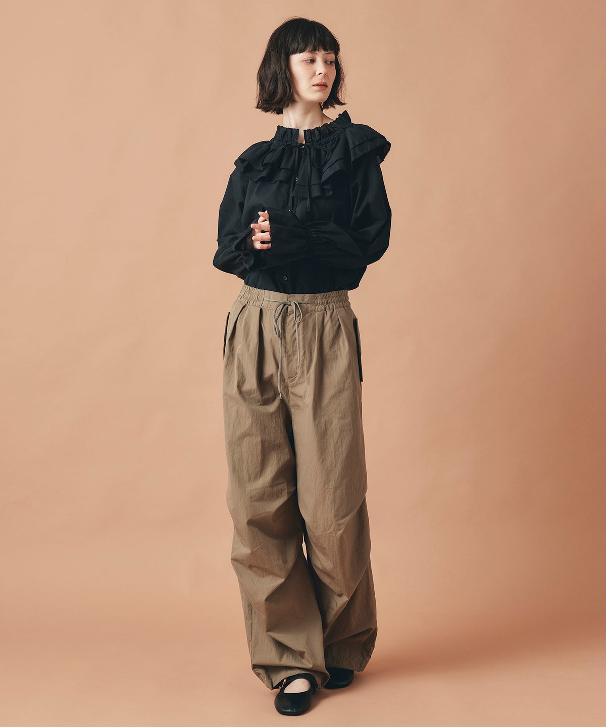 ホワイト ブラック ダブルフリルカラー & リボン ブラウス 長袖 フリーサイズ フリルブラウス AT THE TRNK