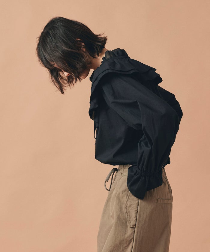 ホワイト ブラック ダブルフリルカラー & リボン ブラウス 長袖 フリーサイズ フリルブラウス AT THE TRNK