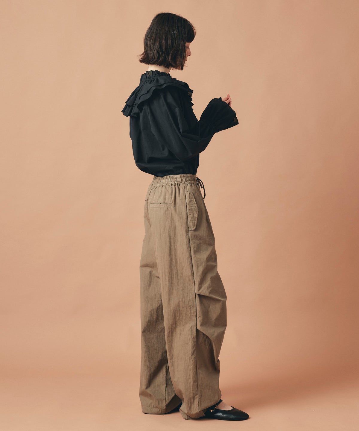 ホワイト ブラック ダブルフリルカラー & リボン ブラウス 長袖 フリーサイズ フリルブラウス AT THE TRNK